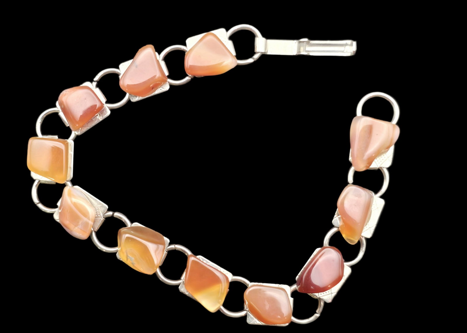 Vintage Sterling Silver & Orange Gemstone Chain Link Bracelet: Stylish piece in very good vintage condition with minor patina according to age. Measures approx. weighs ca.23.4 grams.