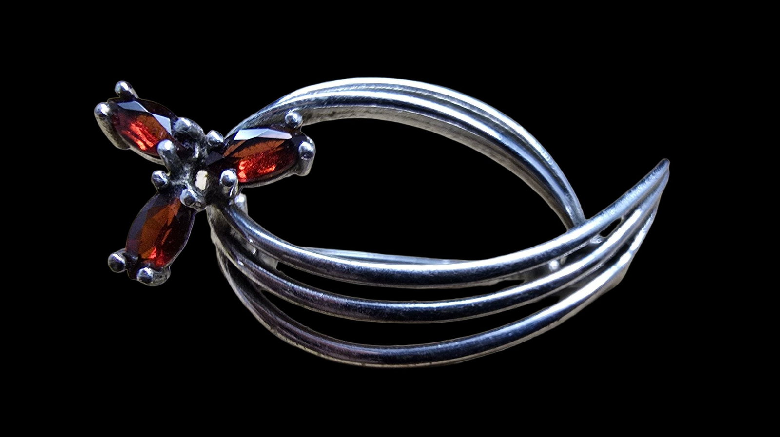Beautiful Vintage Sterling Silver & Garnet Pin Brooch: Very good antique condition with minor patina according to age. Measures approx. 1" wide and weighs ca. 2.5 grams. Marked for Sterling Silver.