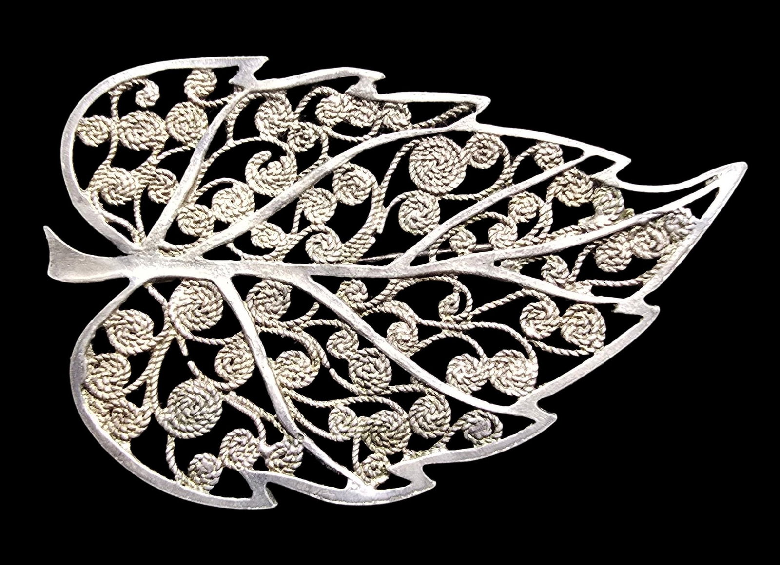 Ornate Vintage 800 Silver Filigree Leaf Pin Brooch: Very good antique condition with minor patina according to age. Measures approx. 1 1/2" long and 2" wide and weighs ca. 4 grams. Tested for Silver.