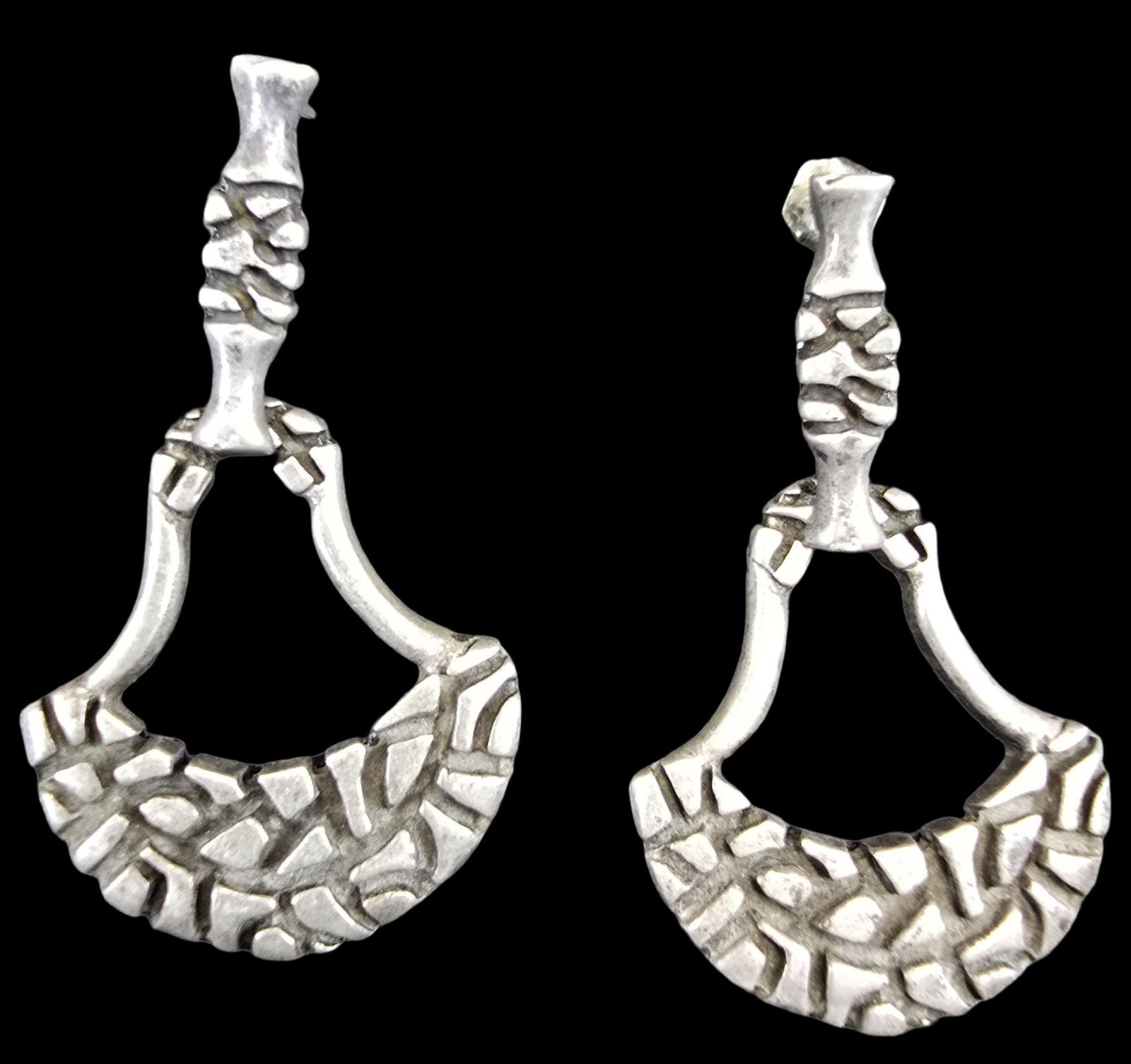 Very Unusual Vintage Textured Sterling Silver Dangle Earrings: Very good vintage condition with minor patina according to age. Each measures approx. 2" long x 1" wide and they jointly weigh ca. 5.5 grams.