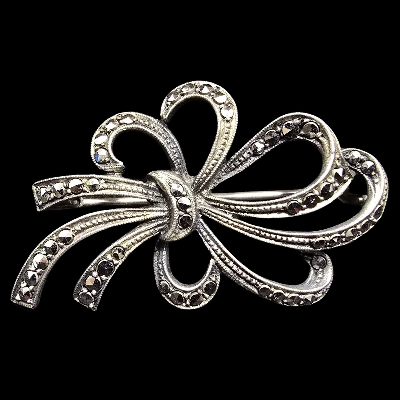 Gorgeous Vintage Sterling Silver & Marcasite Bow Pin Brooch: Very good antique condition with minor patina according to age. Measures approx. 2" wide and weighs ca. 6 grams. Tested for Sterling Silver.