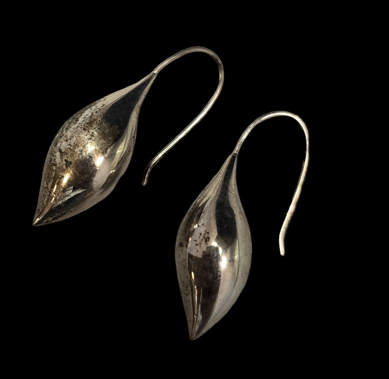 Unusual Vintage MICHAEL DAWKINS Thailand Sterling Silver Earrings: Very good vintage condition with some patina and wear according to age. Each measures approx. 1" high and weighs ca. 5 grams. Marked.