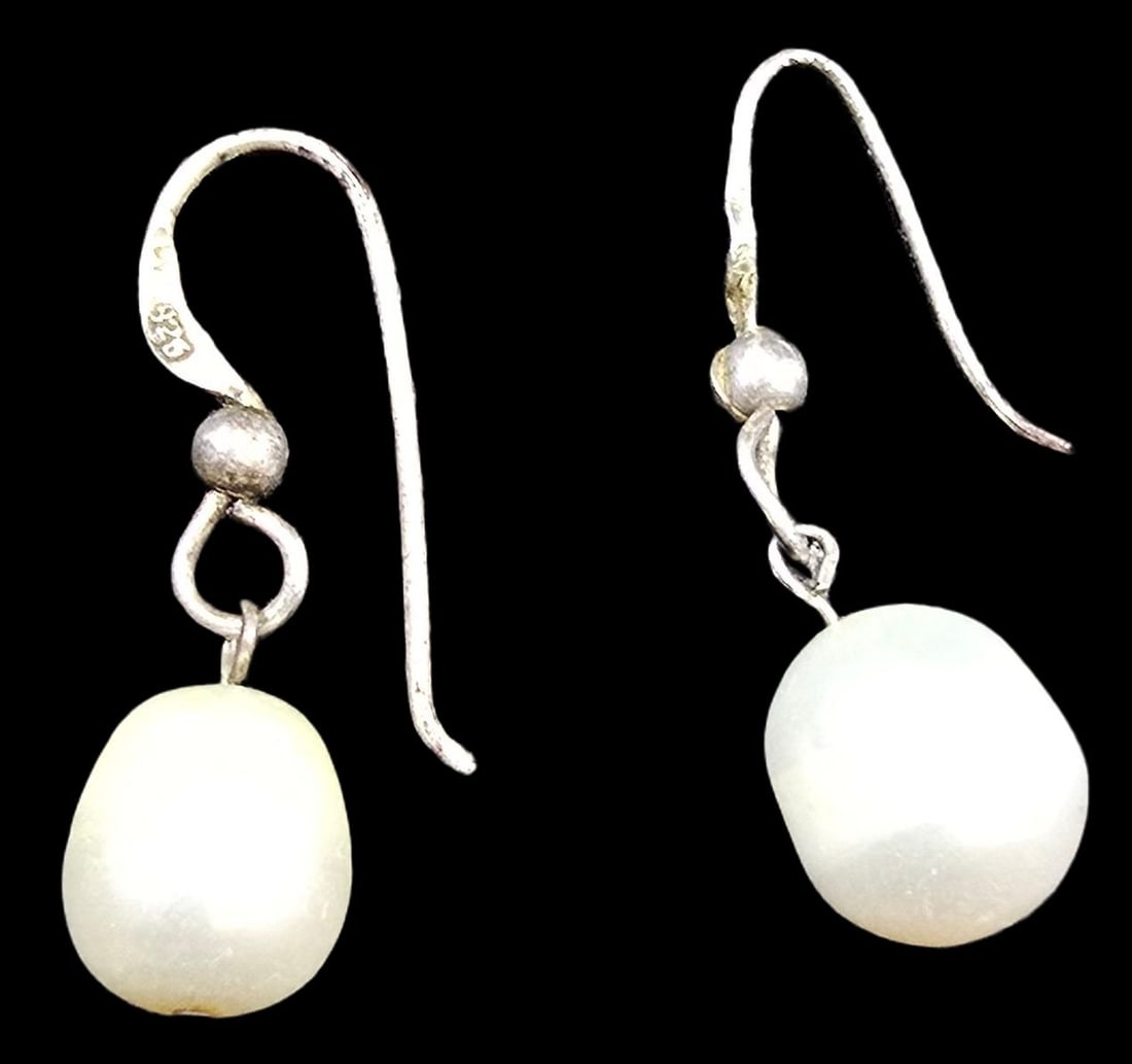 Vintage Sterling Silver & Pearl Dangle Earrings: Very good vintage condition with minor patina according to age. Each measures approx. 1" high and weighs ca. 2 grams.