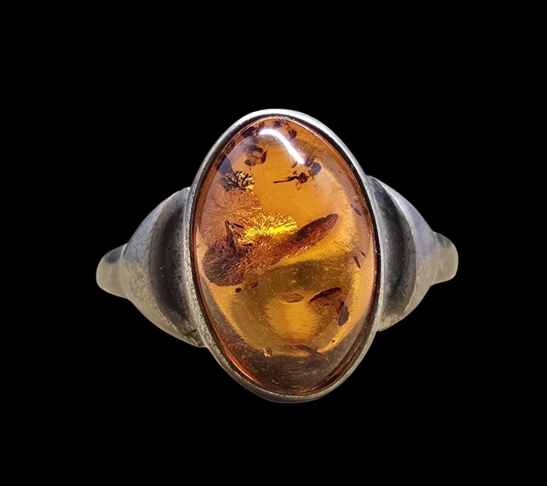 Stylish Vintage Mid-Century Sterling Silver & Amber Ring: Very good vintage condition with minor patina according to age. The ring is a size 7.5 and weighs ca. 1.5 grams. Marked for Sterling Silver.