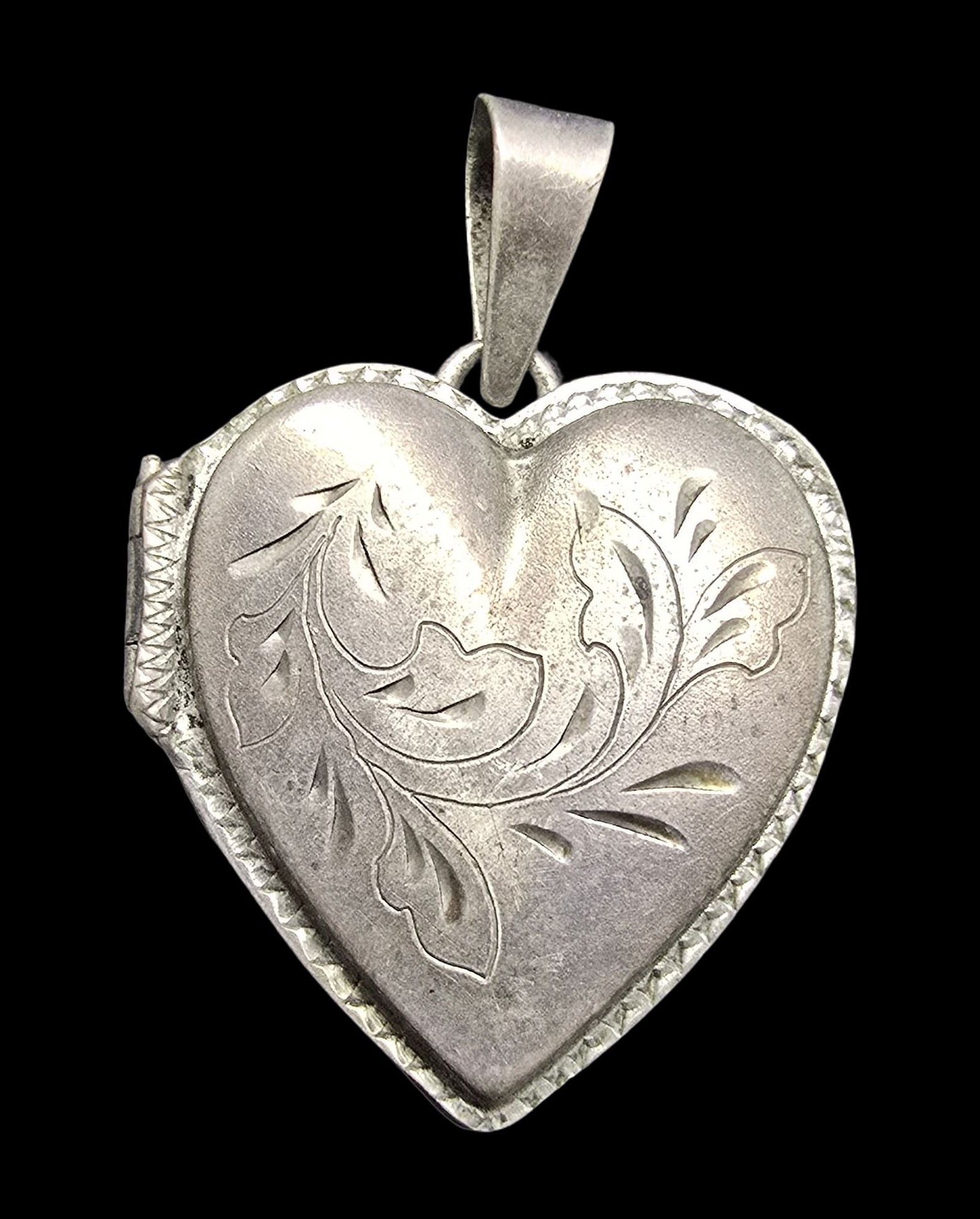 Ornate Vintage Sterling Silver Heart Picture Locket Pendant: Very good vintage condition with minor patina according to age. Measures approx. 1" wide and weighs ca. 4.5 grams. Marked for Sterling Silver.