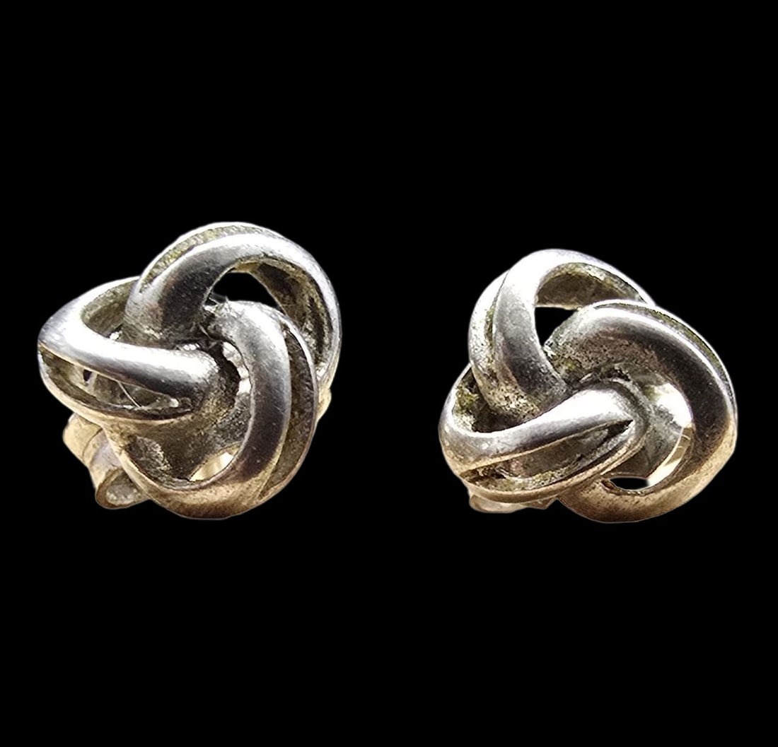 Stylish Vintage Sterling Silver Knot Earrings: Very good vintage condition with minor patina according to age. Each measures approx. 1/2" wide and they jointly weigh ca. 1 gram. Marked for Sterling Silver.
