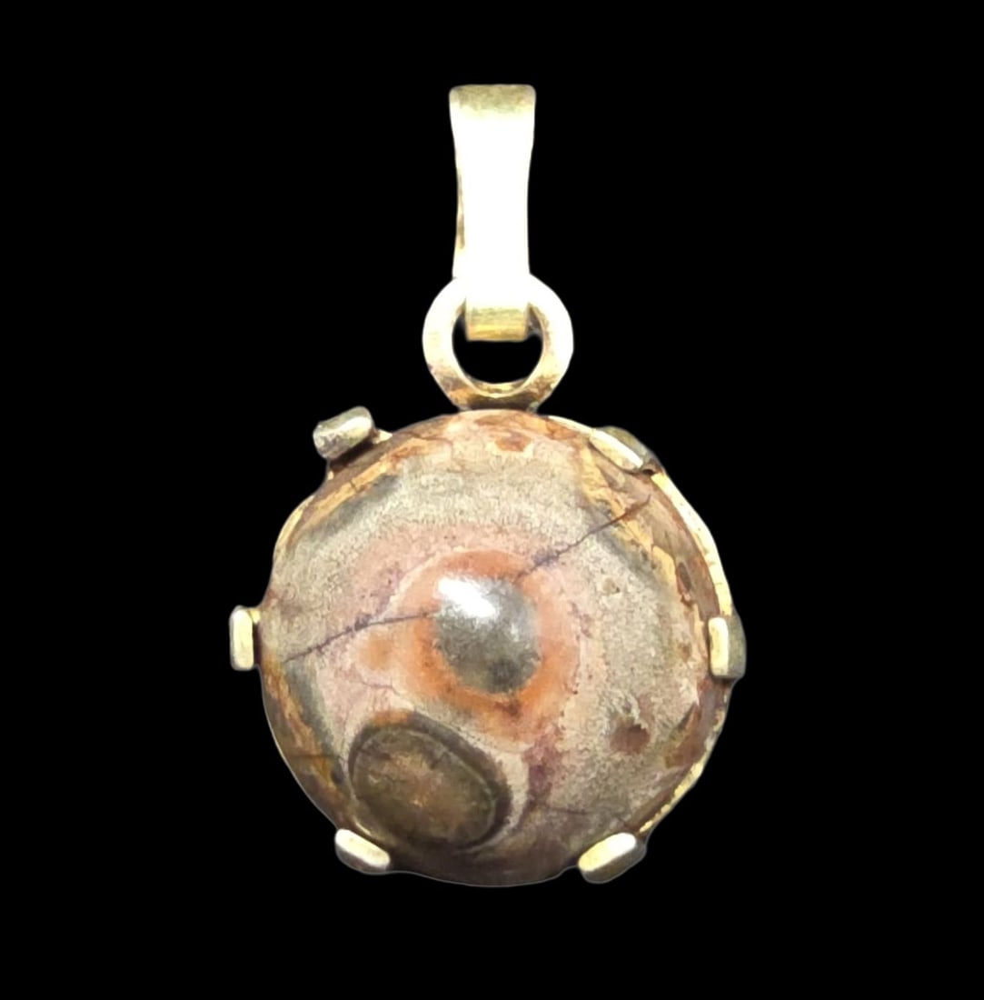 Beautiful Vintage Gilt 935 Silver & Brown Gemstone Pendant Charm: Very good vintage condition with minor patina according to age. Measures approx. 1/2" wide and weighs ca. 1.5 grams. Marked for 935 Silver.