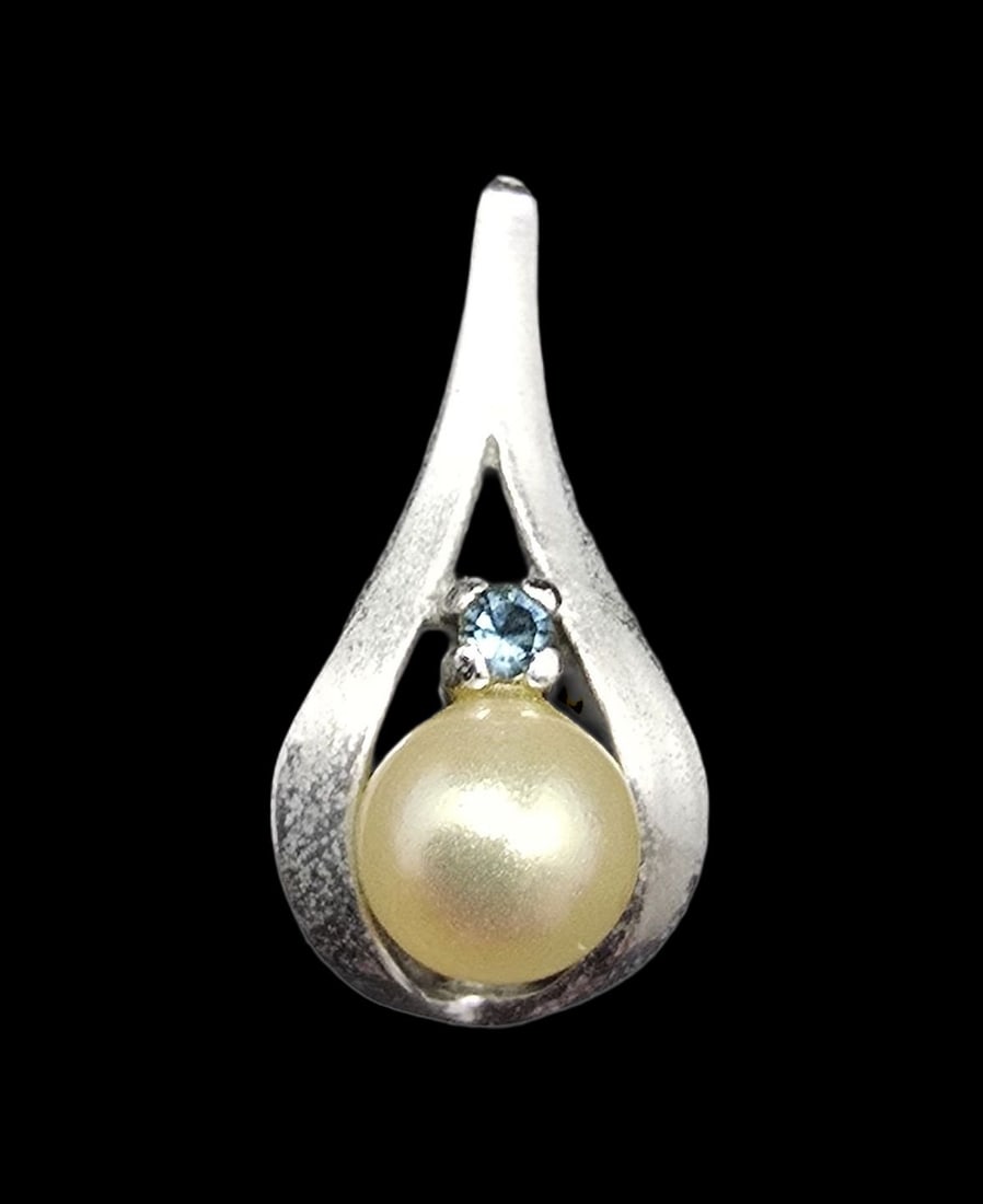 Gorgeous Vintage European 800 Silver, White Pearl & Blue Gemstone Designer Pendant Charm: Very good vintage condition with minor patina according to age. Measures approx. 1/2" wide and weighs ca. 2 grams. Marked for 800 Silver and carrying an unidentified designer mark.