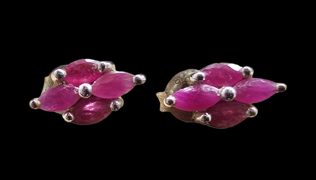 Stunning Vintage Sterling Silver & Ruby Lotus Earrings: Very good vintage condition with minor patina according to age. Measures approx. 1" wide and weighs ca. 1 grams. Marked for Sterling Silver.