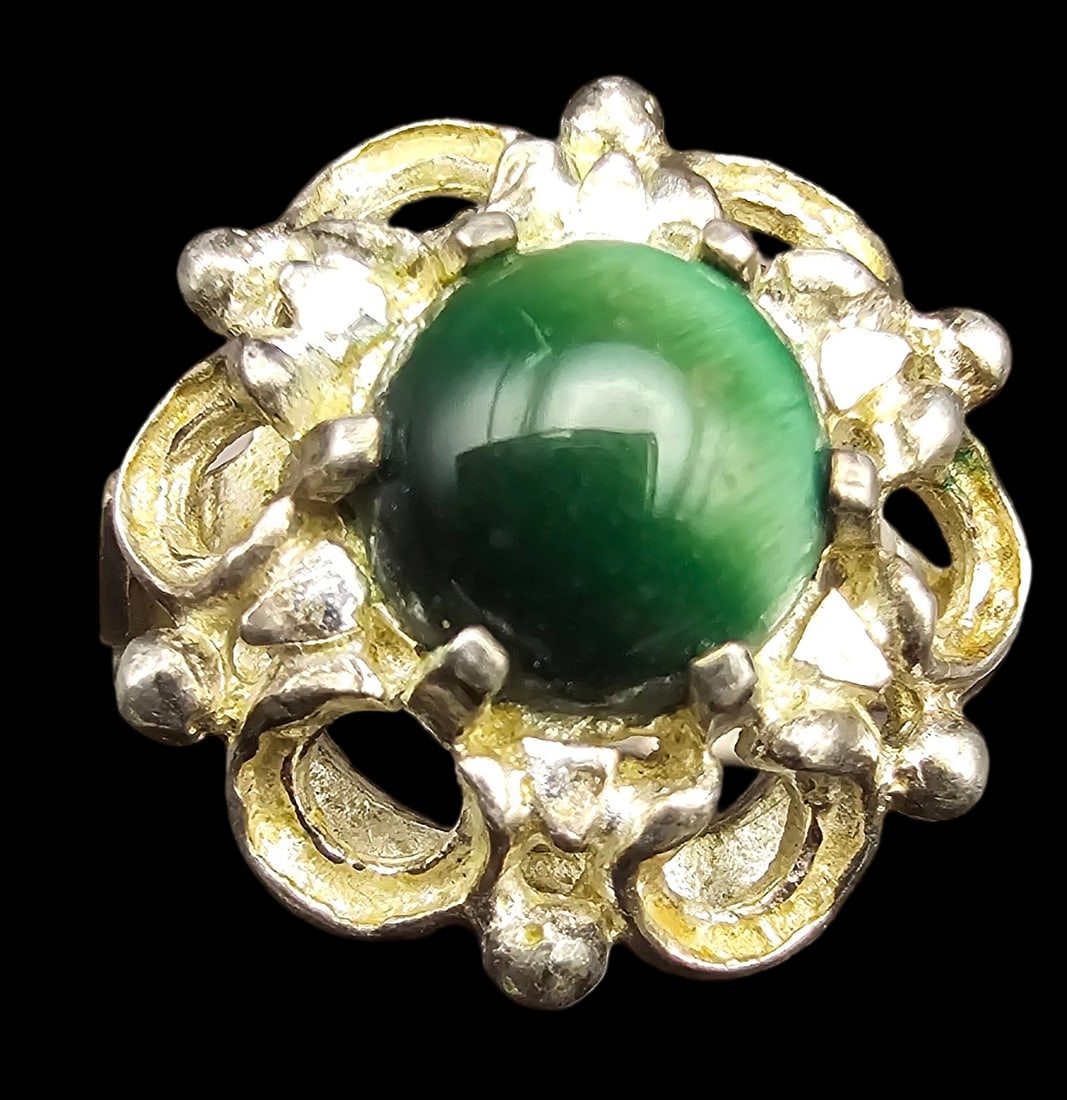 Vintage Mid-Century Modern Brutalist European 835 Silver & Green Gemstone Ring: Very good vintage condition with some patina and wear according to age. The ring is a size 6 and weighs ca. 4.59 grams. Marked for 835 (83.5%) silver.