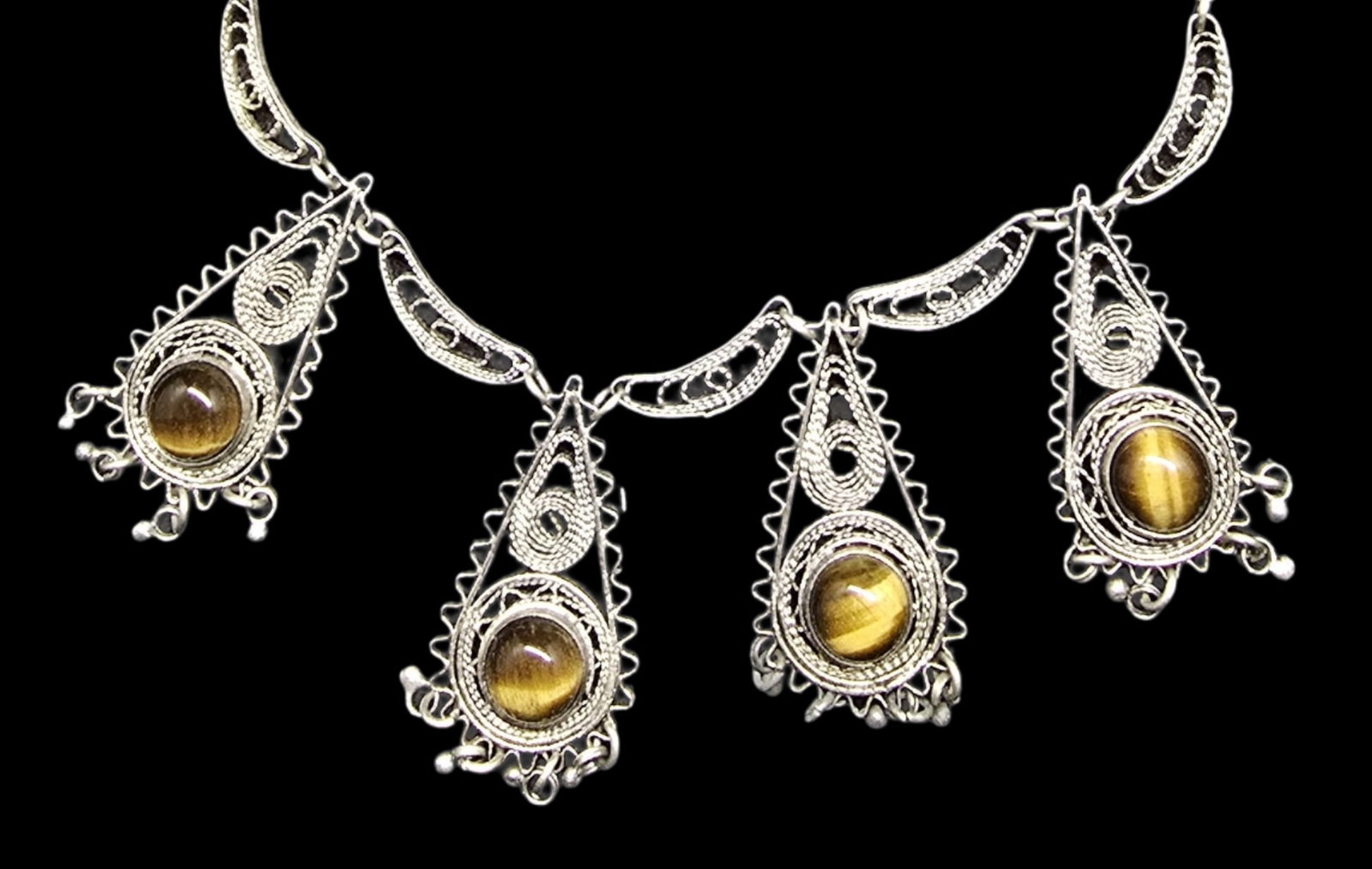Beautiful Ornate Vintage Filigree Sterling Silver & Tiger's Eye Necklace: Very good antique condition with minor patina according to age. Measures approx. 18" long and weighs ca. 14 grams. Marked for Sterling Silver.