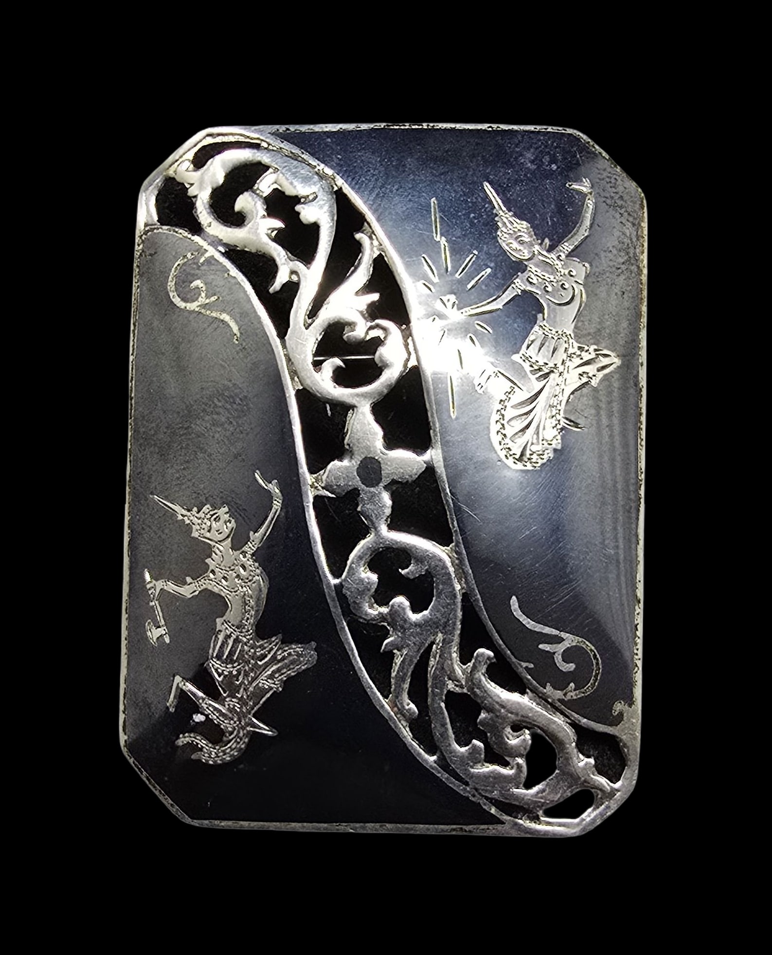 Gorgeous Vintage Siamese Sterling Silver & Black Enamel Brooch Pin: Very good antique condition with minor patina according to age. Measures approx. 1 1/2 " wide and weighs ca. 13.5 grams. Marked for Sterling Silver & Siam.