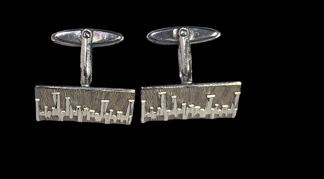 Vintage Mid-Century Modern Brutalist European 835 Silver Cufflinks: Very good vintage condition with minor patina and wear according to age. Each measures approx. 1" wide and weighs ca. 5.5 grams. Marked for 835 (83.5%) silver.