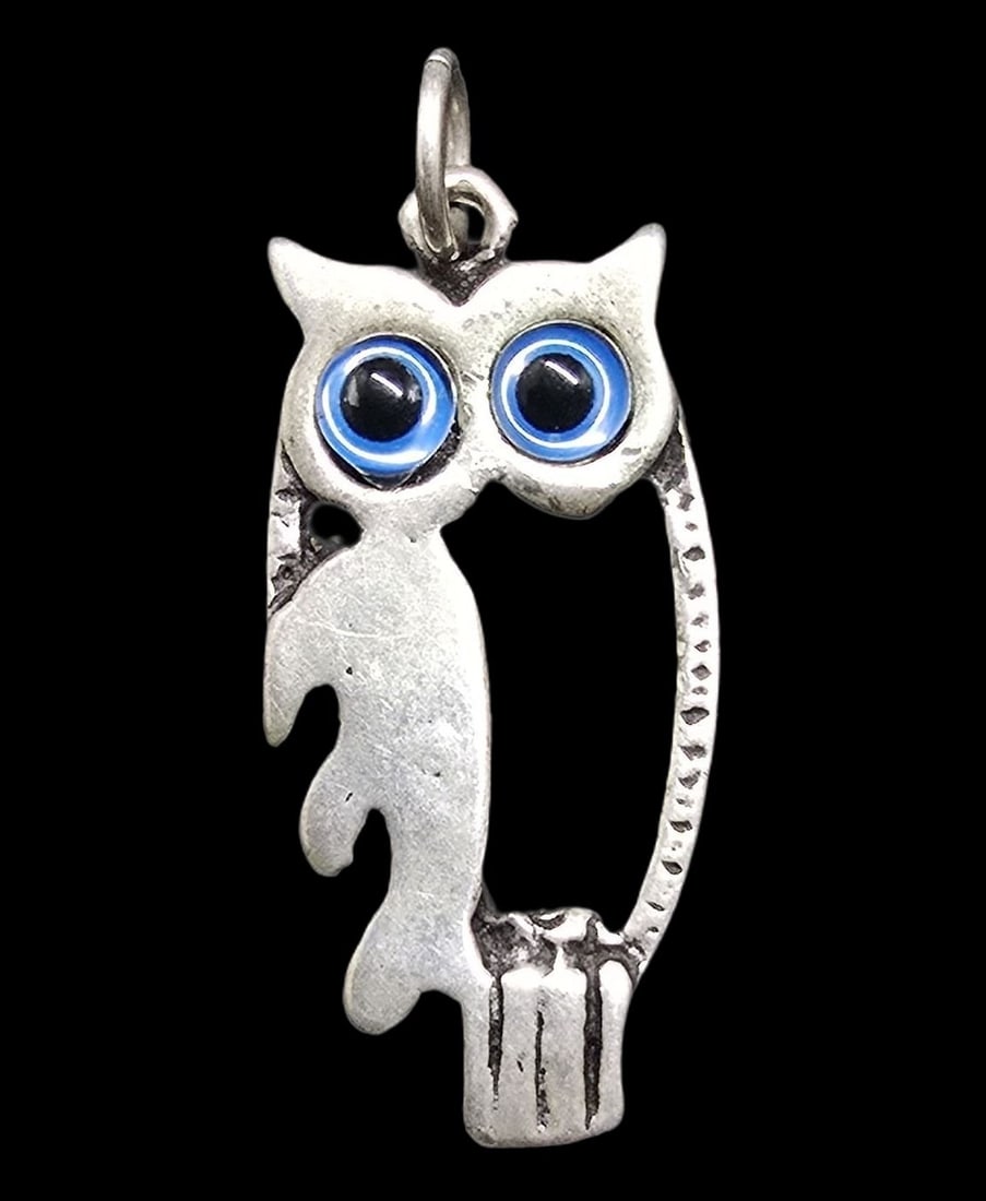 Amazing Ornate Vintage 900 Silver Owl Pendant: Very good vintage condition with minor patina according to age. Measures approx. 1/2" wide and weighs ca. 2 grams. Marked for 900 Silver.
