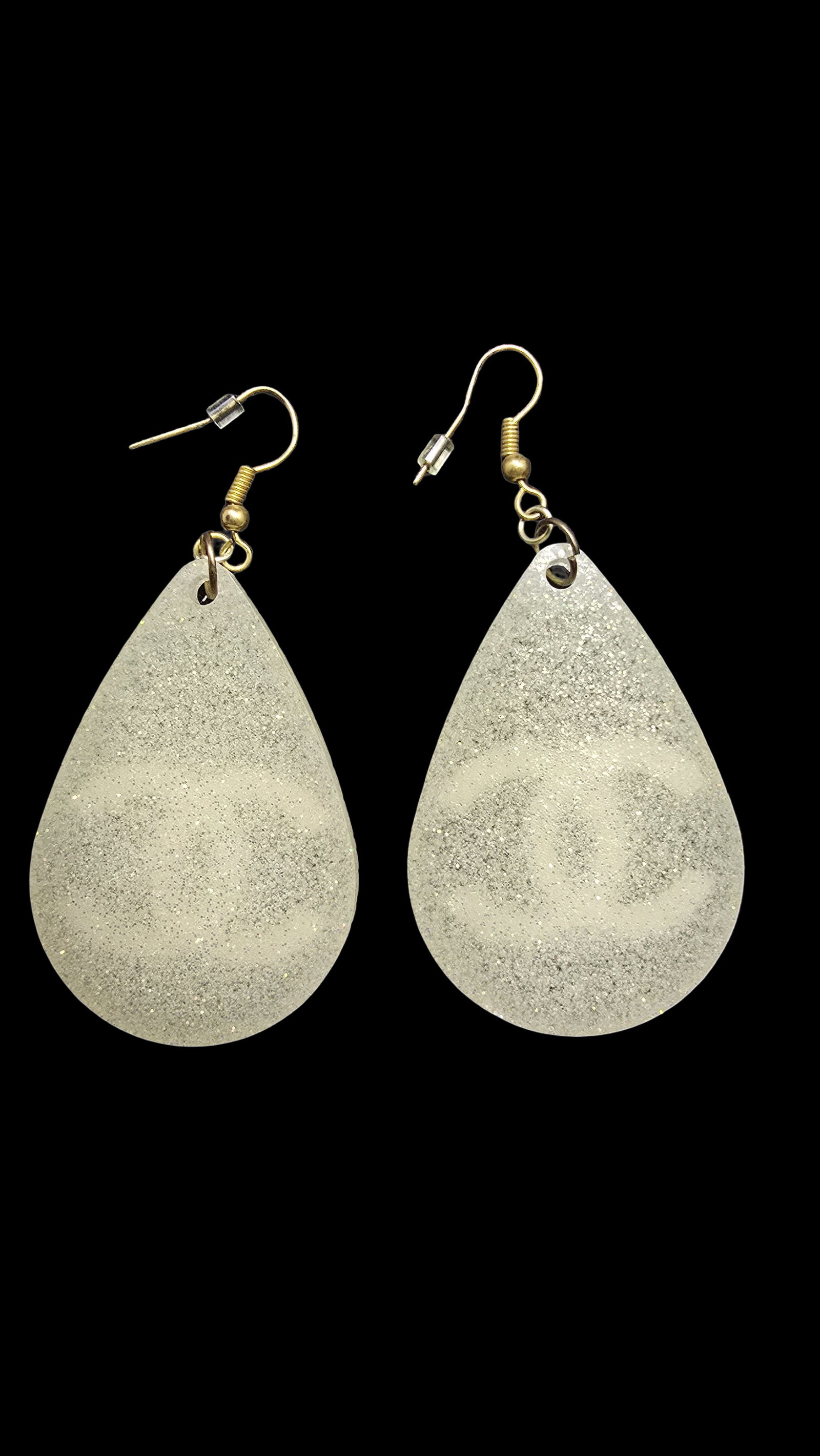 Beautiful Pair of Vintage CHANEL Dangle Earrings: Very good vintage condition with minor patina according to age. Measures approx. 1 1/2" wide and weighs ca. 11 grams. Marked for CHANEL.