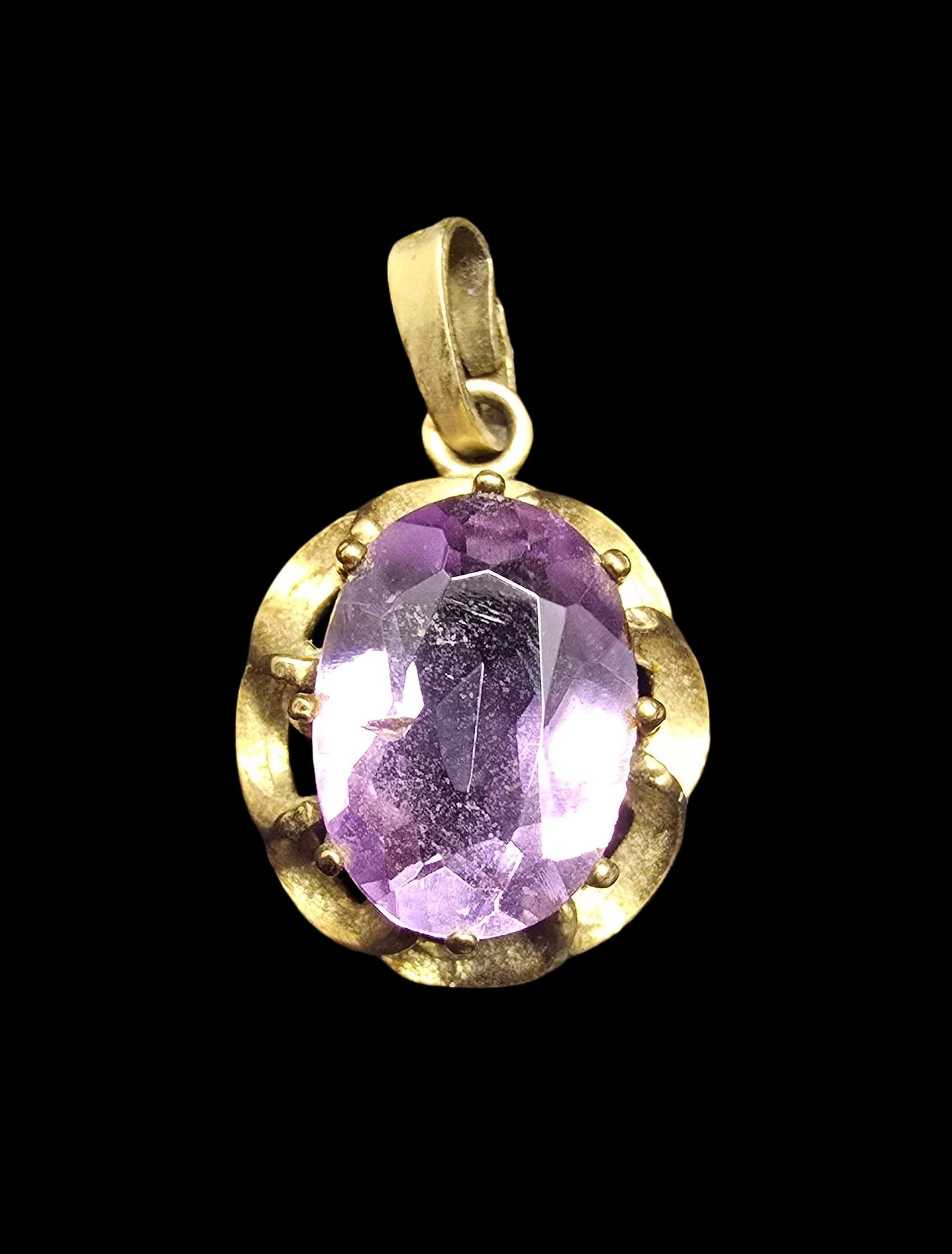 Beautiful Vintage Gold Filled & Amethyst Pendant: Very good vintage condition with minor patina according to age. Measures approx. 1/2" wide and weighs ca. 1.5 grams.