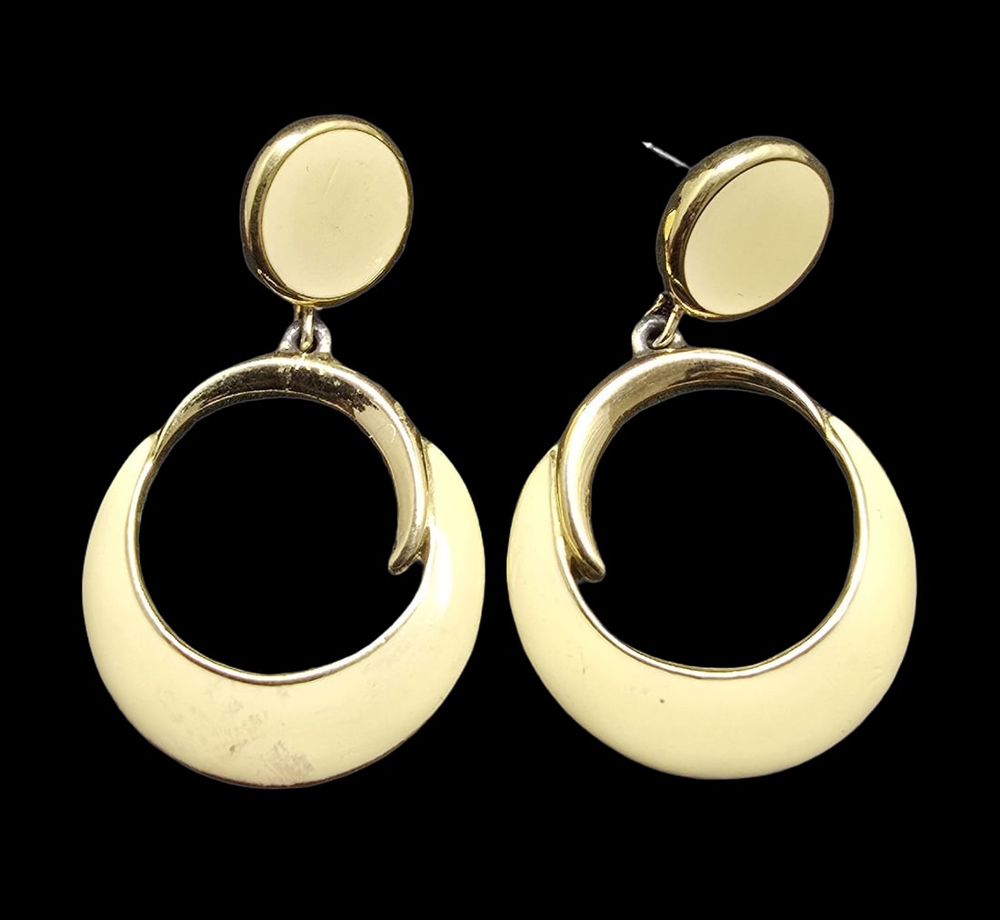 Beautiful Vintage TRIFARI Costume Jewelry Enamel Dangle Earrings (1 of 2)