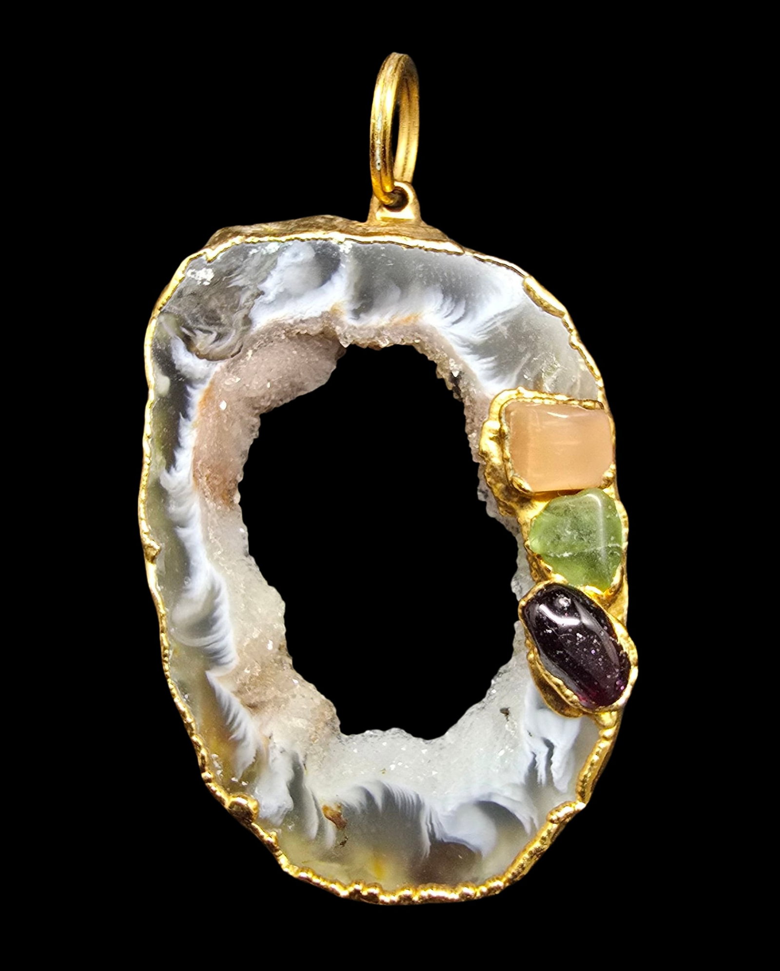 Beautiful Vintage Goldtone Metal, Agate & Semi-Precious Gemstone Pendant: Very good antique condition with minor patina according to age. Pendant Measures approx. 1" wide and weighs ca. 10 grams.