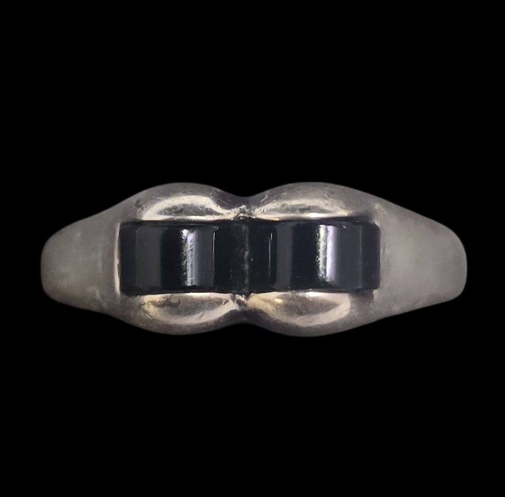 Vintage Mid-Century Modern European 835 Silver & Black Onyx Designer Ring: Very good vintage condition with minor patina and wear according to age; the ring band is open and can thus be easily adjusted. The ring is a size 6 and weighs ca. 5 grams. Marked for 835 (83.5%) silv