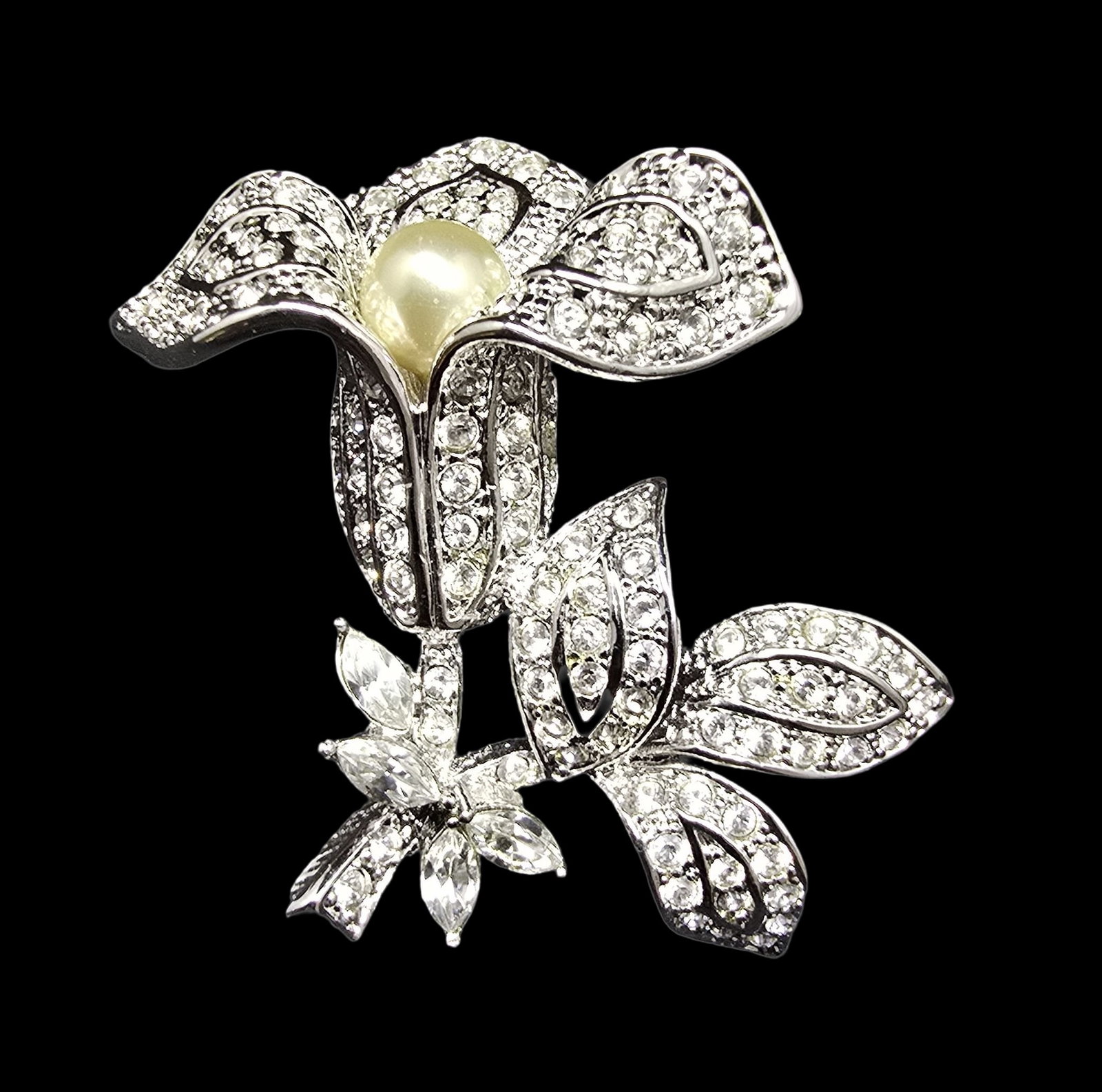 Stunning Ornate Vintage Costume Jewelry Silvertone Metal, Pearl & Clear Rhinestone Brooch (1 of 2)