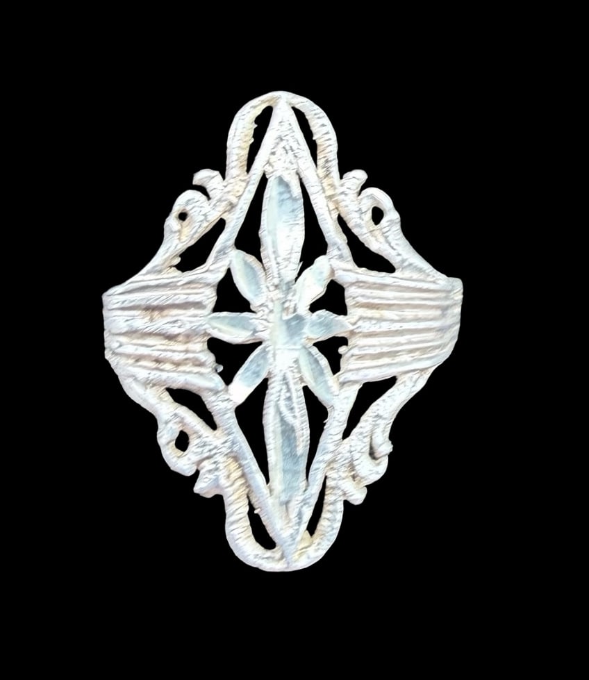 Gorgeous Ornate Vintage Sterling Silver & Blue Enamel Flower -shaped Ring: Very good vintage condition with minor patina according to age. Measures approx. 1" long and 3/4" wide and weighs ca. 2.3 grams. The ring is a size 5 1/2. Marked Sterling Silver.