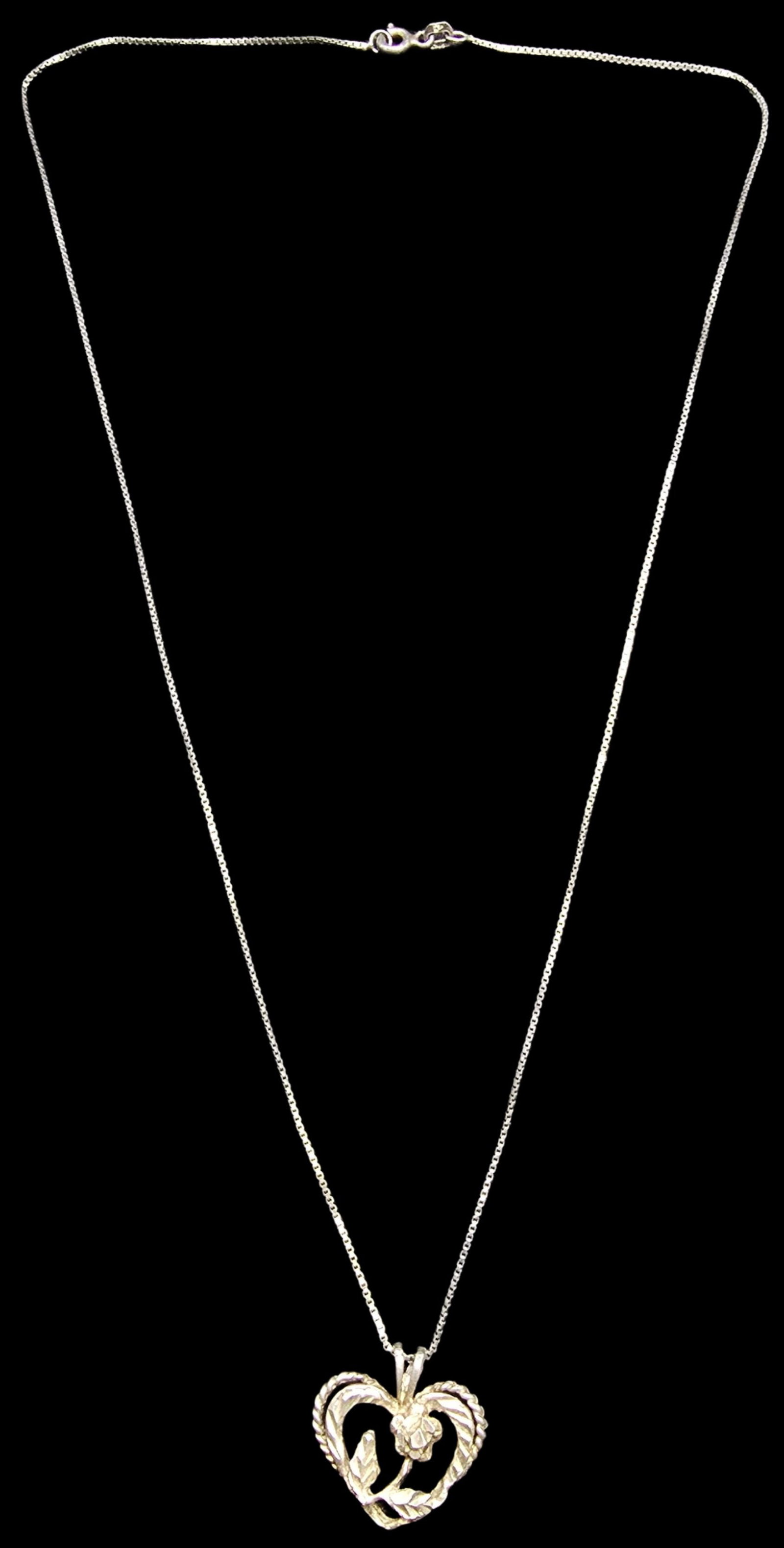 Stunning Ornate Vintage Sterling Silver & Heart & Flower Shaped Pendant Necklace (1 of 4)