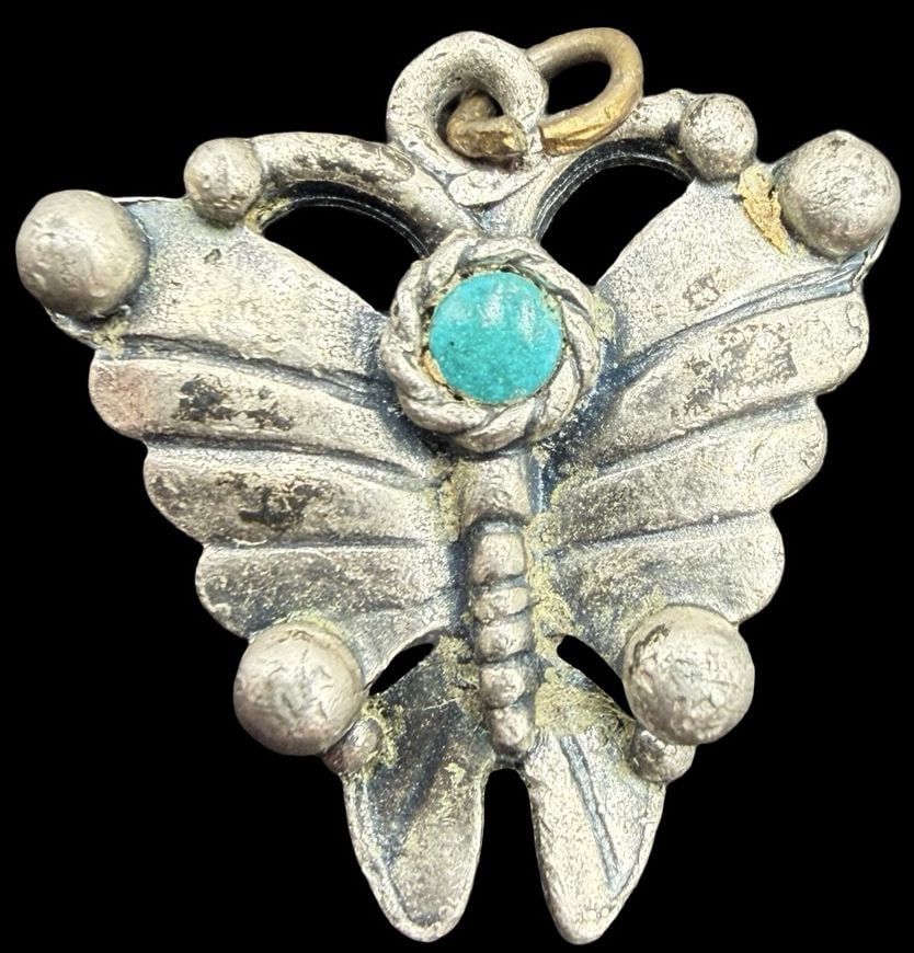 Gorgeous Ornate Vintage Gilt Sterling Silver Native American Desinger Butterfly Shape & Turquoise: Very good vintage condition with minor patina according to age. Measures approx. 3/4" long and 3/4" wide and weighs ca. 2 grams. Marked Sterling Silver
