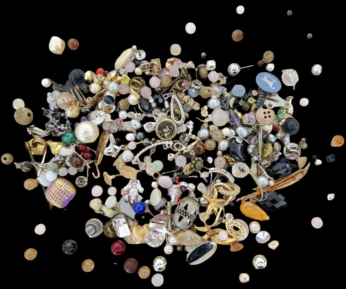 Amazing Large Mixed Jewelry Lot - ca. 100 Items: Very good vintage condition with minor patina according to age. Measures approx. 7 oz
