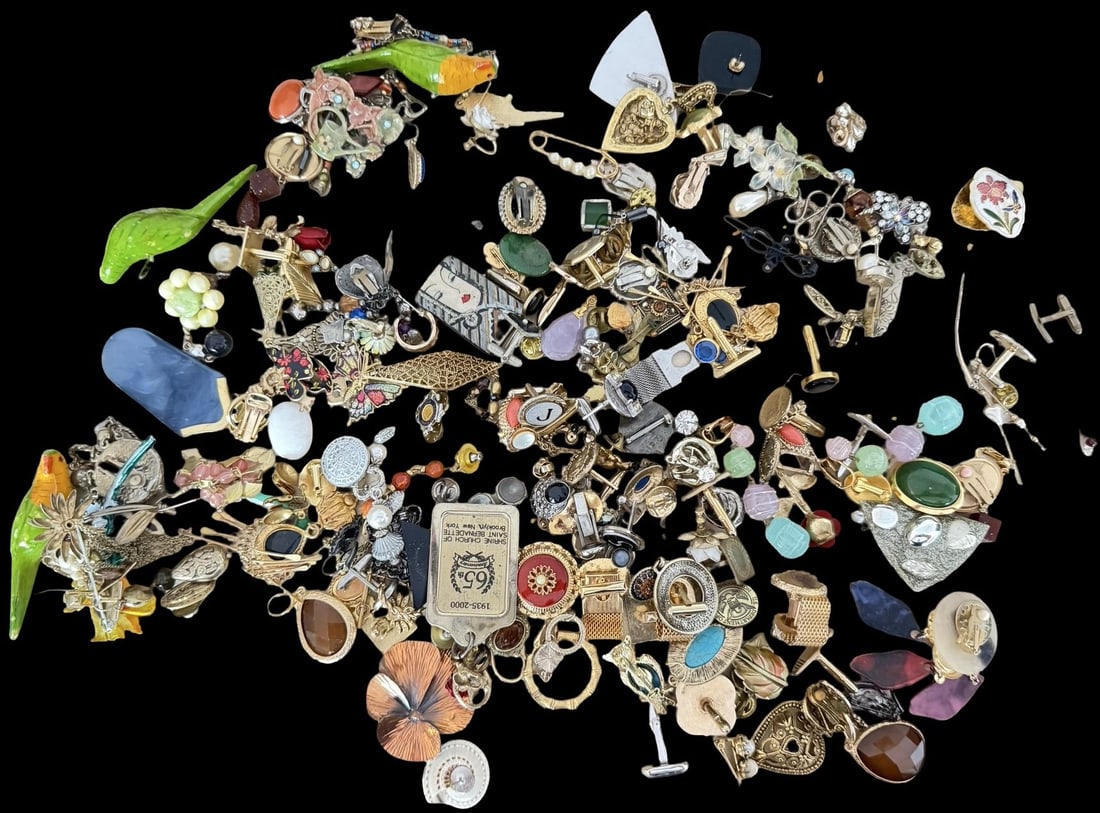 Amazing Large Mixed Jewelry Lot - ca. 150 Items: Very good vintage condition with minor patina according to age. Measures approx. 2 lbs, 2 oz
