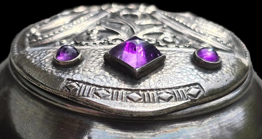 Very Unusual Vintage European 800 Silver & Amethyst Pill / Snuff Box: Beautifully handmade piece adorned with Amethysts on the lid and gilding inside; probably made in Germany around the 1950s. Very good vintage condition with minor patina and wear according to age. Mea
