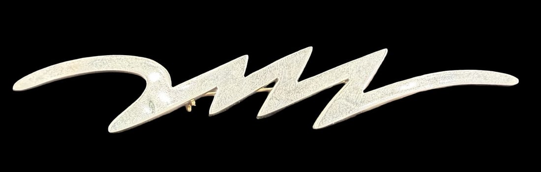 Gorgeous Ornate Vintage Gilt 925 Sterling Silver Lightning Shaped Brooch: Very good vintage condition with minor patina according to age. Measures approx. 4 1/2" high and 3/4" wide and weighs ca. 13.1 grams. Marked for 925 Sterling Silver.