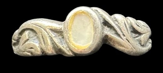 Vintage Sterling Silver & Mother of Pearl Ring: Very good vintage condition with minor patina according to age. Measures approx. 2/8" wide & weighs ca. 1.2 grams. The ring is a size 3. Marked for Sterling Silver.