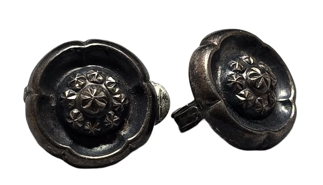Pair of Unusual Vintage European 835 Silver Floral Clip-On Earrings: Very good vintage condition with minor patina and wear according to age. Each measures approx. 1" high and they jointly weigh ca. 1.5 grams. Marked for 835 (83.5%) silver.