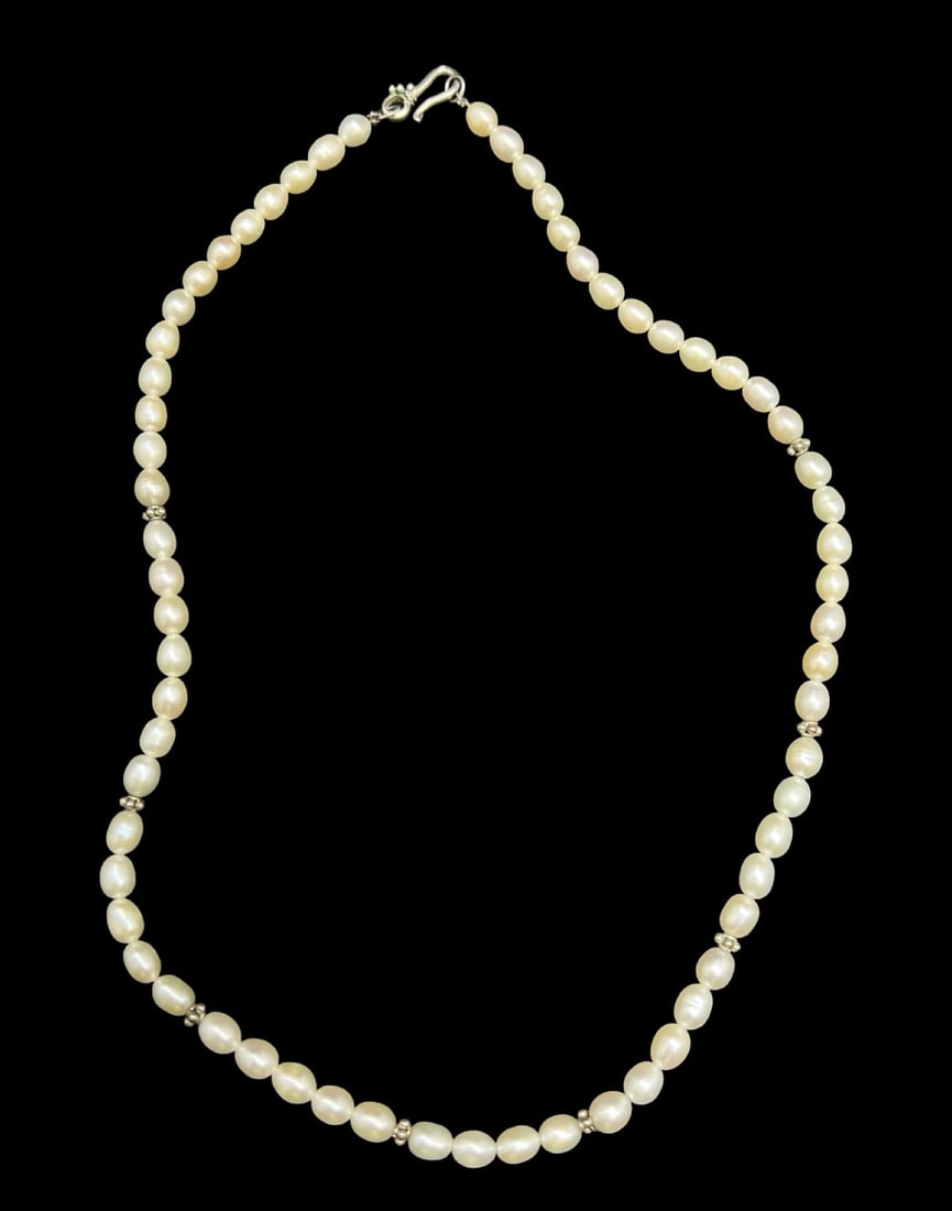Beautiful Vintage Sterling Silver & Pearls Necklace: Very good vintage condition with minor patina according to age. Measures approx. 18 1/2" long and weighs ca. 19.9 grams. Marked for Sterling Silver.
