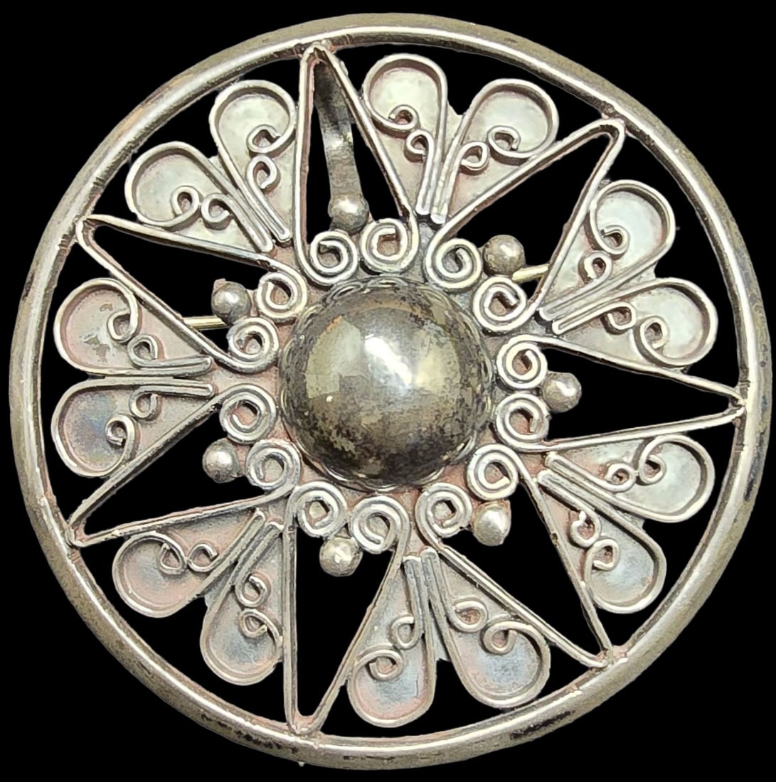 Unusual Vintage 1960s Mexican Sterling Silver Designer Brooch Pin: Very good vintage condition with minor patina according to age. Measures approx. 2" in diameter and weighs ca. 13.5 grams. Marked for Sterling Silver & Designer.