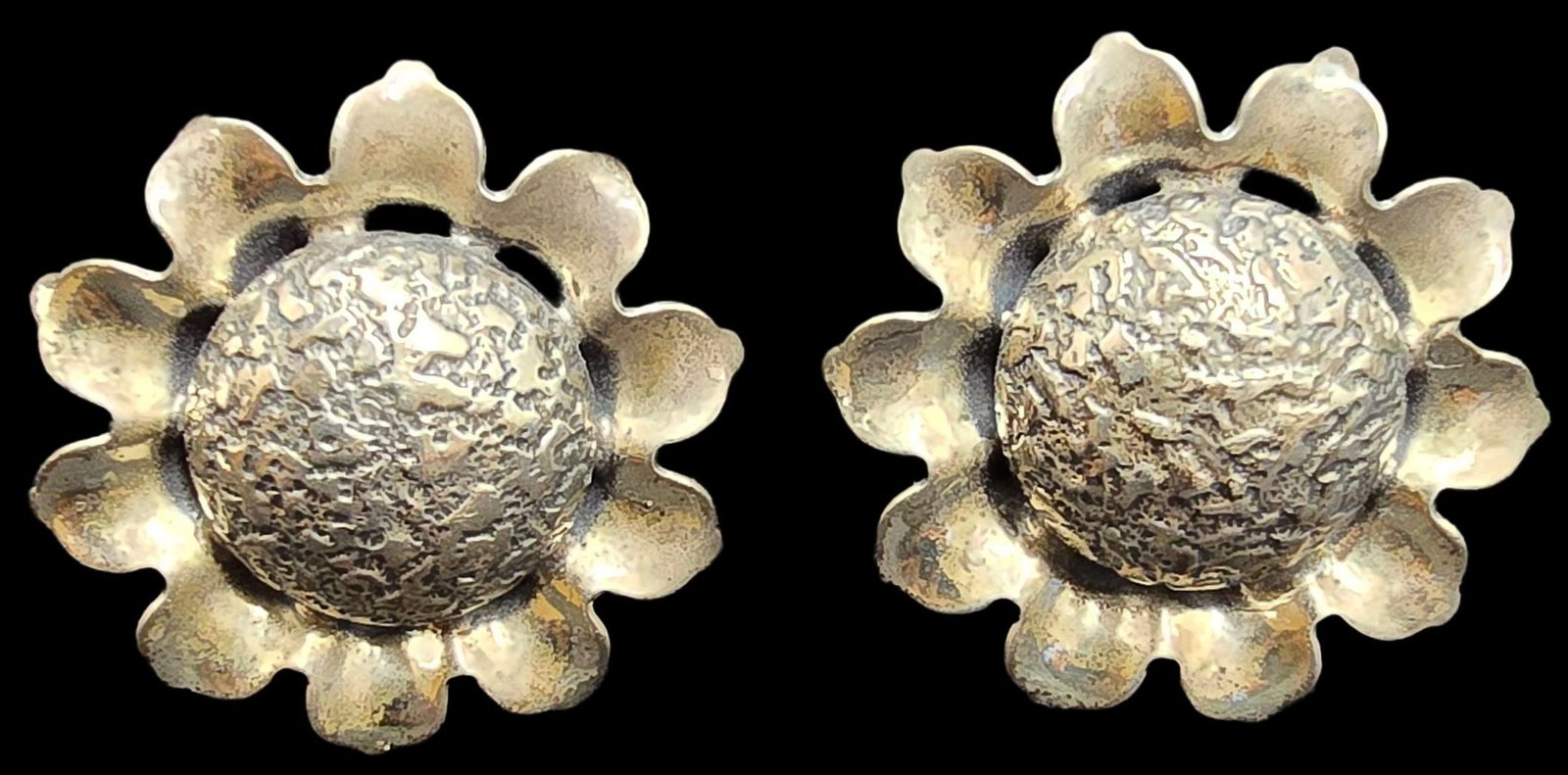 Stylish Vintage DANECRAFT Sterling Silver Floral Designer Earrings: Very good vintage condition with minor patina according to age. Each measures approx. 1" wide and they jointly weigh ca. 5 grams. Marked for Sterling Silver & Designer.