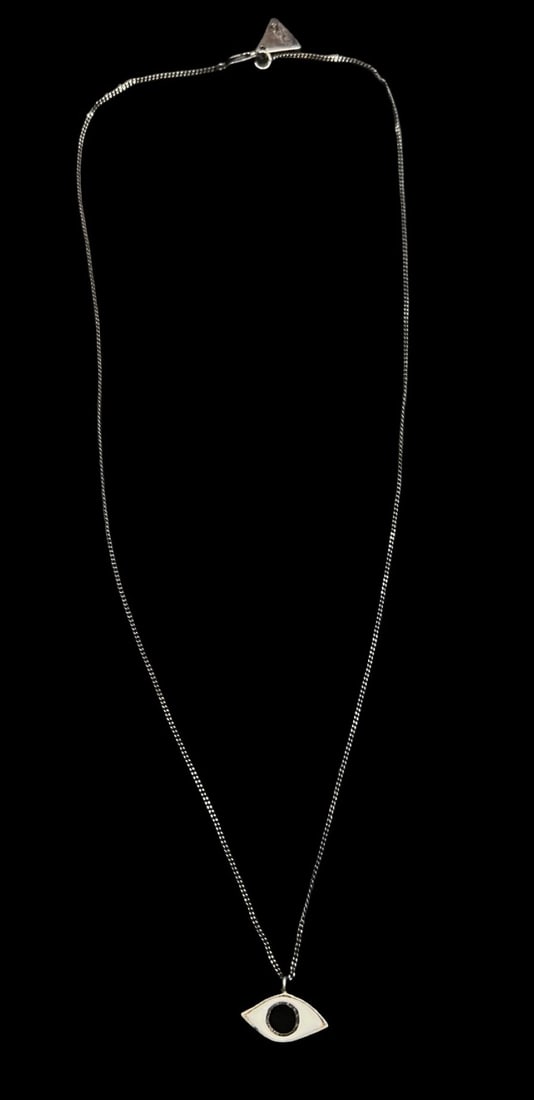 Gorgeous Vintage CANDRI 925 Sterling Silver w/ Black & White Gemstone Designer Pendant Necklace: Very good vintage condition with minor patina according to age. Measures approx. 5/8" wide and weighs ca. 2.8 grams. Necklace is 17" long. Marked for 925 Sterling Silver & CANDRI.