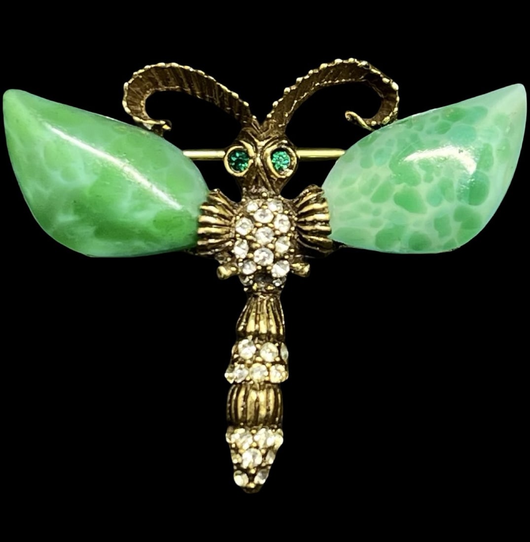 Rare & Whimsical Vintage JEANNE Gilt Metal & Gemstone Dragonfly Costume Jewelry Brooch: Very good vintage condition with minor patina according to age. Measures approx. 1 1/4" long and 1 1/2" wide and weighs ca. 7.5 grams. Marked.