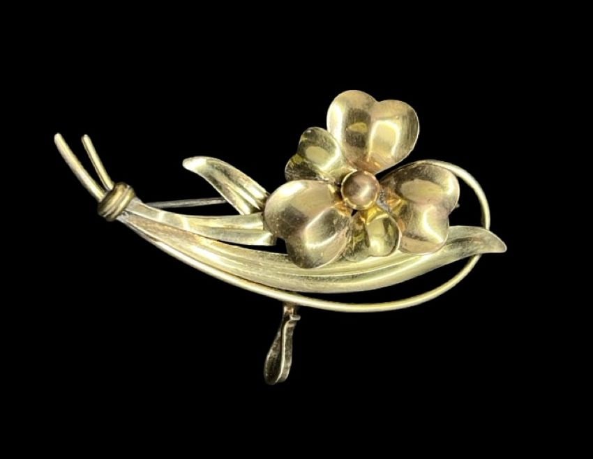 Ornate Vintage ca. 1940 CARL-ART Gold Filled Sterling Silver Flower Brooch: Very good vintage condition with minor patina according to age. Measures approx. 1 3/8" long and 2" wide and weighs ca. 5.1 grams. Marked for Gold Filled and Silver.