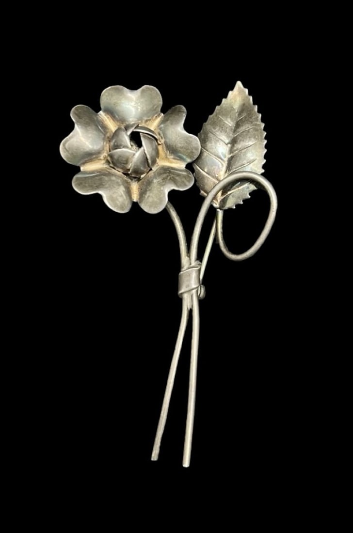 Amazing Ornate Vintage Sterling Silver Flower Motif Brooch: Very good vintage condition with minor patina according to age. Measures approx. 2 1/2" long and 1 1/2" wide and weighs ca. 5.1 grams. Marked for Sterling Silver.