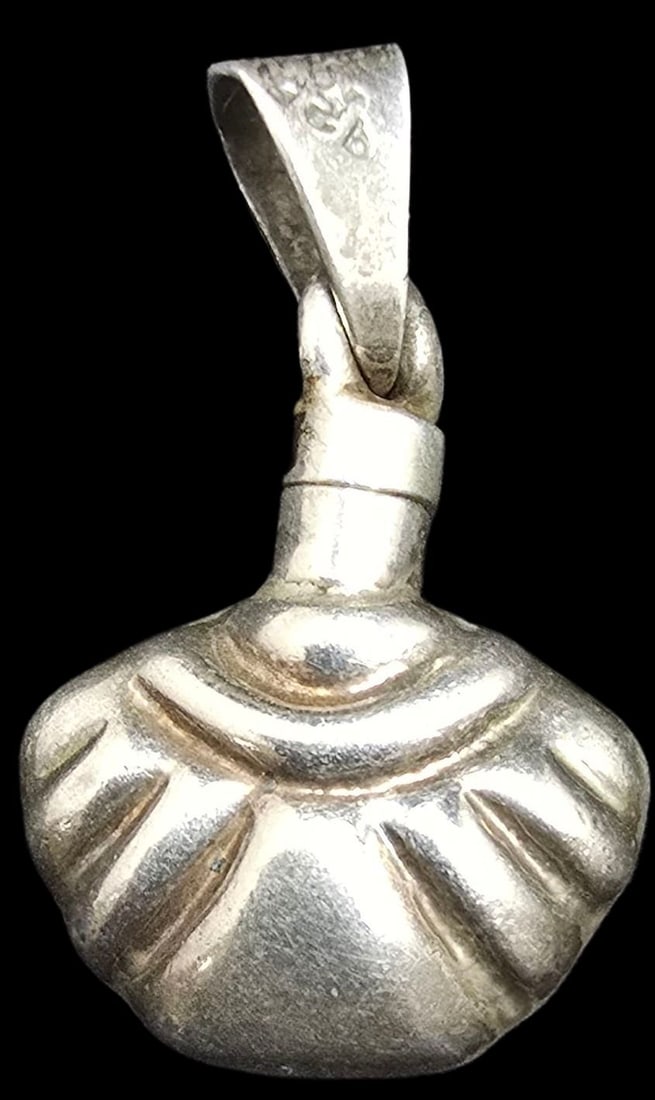 Unusual Vintage Mexica Sterling Silver Perfume / Snuff Bottle Designer Pendant: Very good vintage condition with minor patina according to age. Measures approx. 1" high and weighs ca. 3.5 grams. Marked for Sterling Silver & Designer.