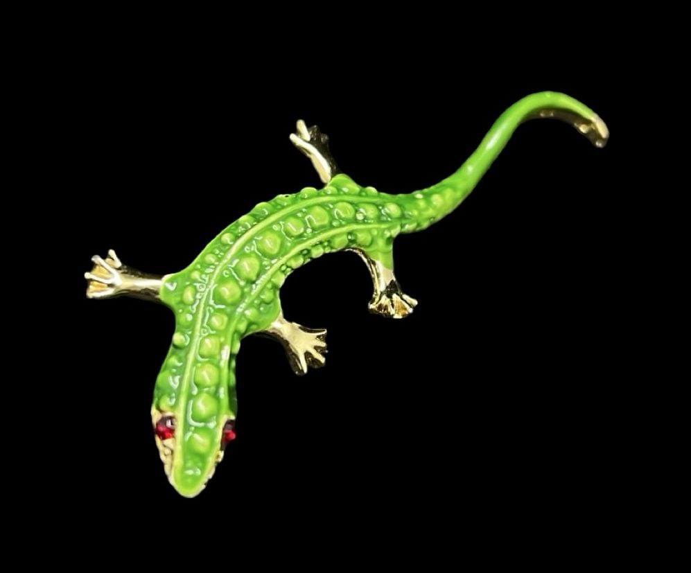 Stunning Ornate Vintage Gilt Metal, Green Enamel & Red Gemstone Eyes Costume Jewelry Lizard Brooch: Very good vintage condition with minor patina according to age. Measures approx. 2 1/2" long and 1" wide and weighs ca. 10.4 grams.