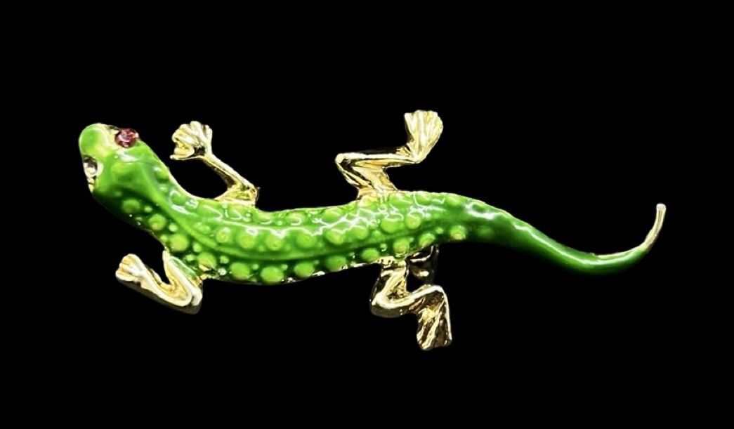 Stunning Ornate Vintage Gilt Metal, Green Enamel & Red Gemstone Eyes Costume Jewelry Lizard Brooch: Very good vintage condition with minor patina according to age. Measures approx. 1 5/8" long and 5/8" wide and weighs ca. 6.6 grams. Missing one Red Stone.
