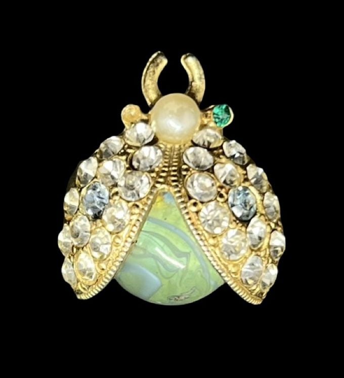 Beautiful Ornate Vintage Gilt Metal, Green Gemstone, Clear Rhinestone & Pearl Costume Jewelry Beetle: Very good vintage condition with minor patina according to age. Measures approx. 7/8" long and 3/4" wide and weighs ca. 6.1 grams.