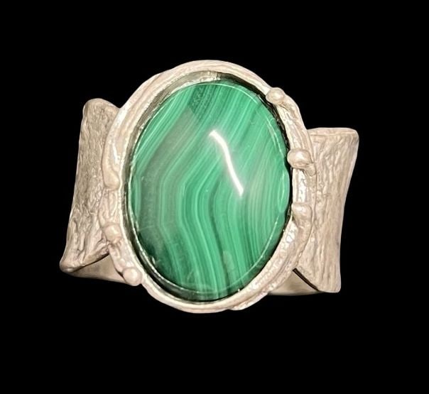 Unusual Vintage Mid-Century Modern Sterling Silver & Malachite Designer Ring: Very good vintage condition with minor patina according to age. weighs ca. 10.7 grams. The ring is a size 9. Marked for Sterling Silver 925 and Designer.