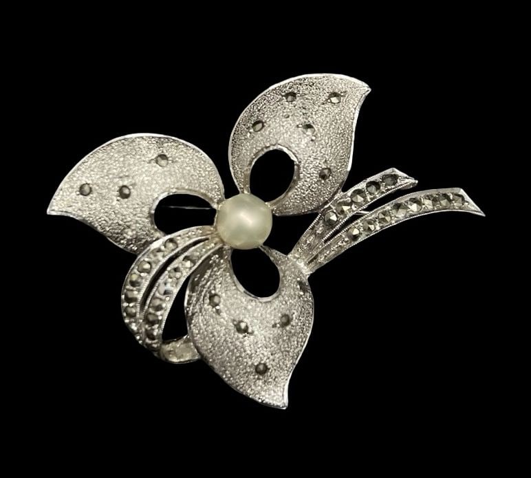 Gorgeous Ornate Vintage Sterling Silver, Natural Pearl & Marcasite Flower Shaped Pin Brooch: Very good vintage condition with minor patina according to age. Measures approx. 1 1/8" long and 1 1/2" wide and weighs ca. 10.7 grams. Marked for 925 Sterling Silver. Missing some Marcasites.