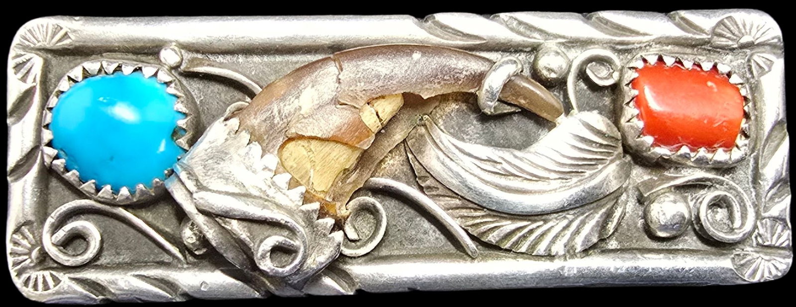 Beautiful Vintage Native American Navajo YAZZIE Sterling Silver Tie Clip /w Turquoise, Animal Claw &: Very good vintage condition with minor patina according to age. Measures approx. 2" long and weighs ca. 13 grams. Marked for Sterling Silver & Signed "Y".