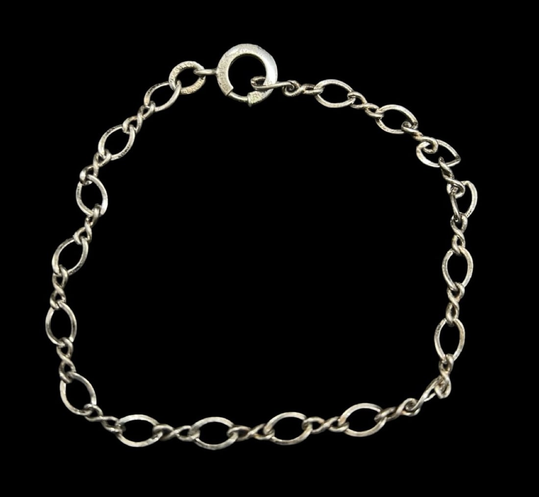 Stylish Vintage Sterling Silver Chain Bracelet: Very good vintage condition with minor patina according to age. Measures approx. 7 1/2" long and 1" wide and weighs ca. 3.4 grams. Marked for Sterling Silver.