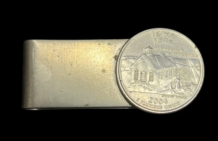 Stylish Vintage Silverplate & Coin Money Clip: Very good vintage condition with minor patina according to age. Measures approx. 2" long and 3/4" wide and weighs ca. 17.2 grams.