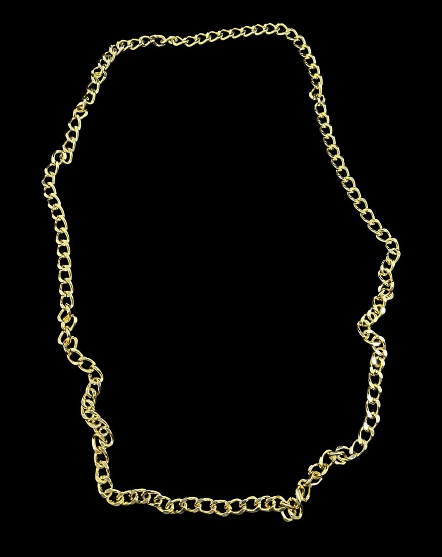 Beautiful Vintage Gilt Metal Necklace: Very good vintage condition with minor patina according to age. Measures approx. 21 1/2" long and 3/8" wide and weighs ca. 138.7 grams.